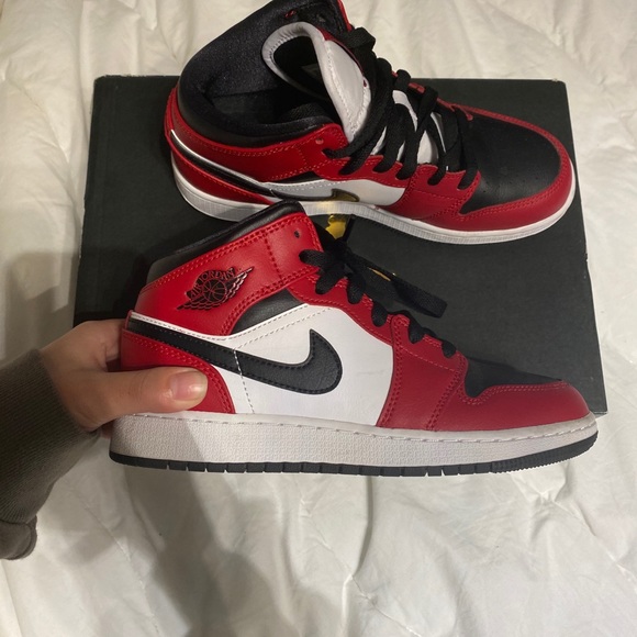Jordan 1 mid Chicago toe - Picture 2 of 3